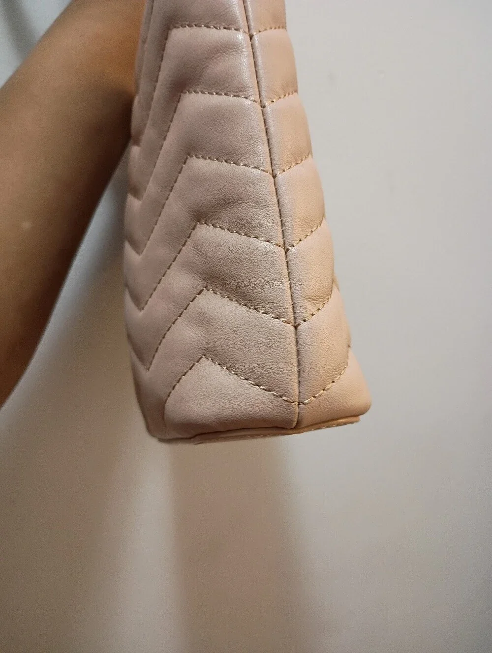 Kate Spade, EUC, Women's, Quilted Chevron Leather Crossbody, Color Pink, Zipper